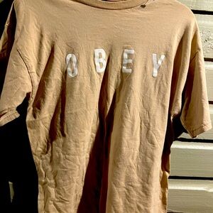 Obey designer brand spell out style shirt size medium